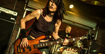 Nicki Tedesco playing bass in concert